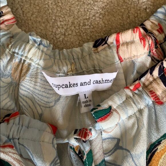 Cupcakes & Cashmere Blue Floral Off Shoulder Blouse Size L - Picture 4 of 4